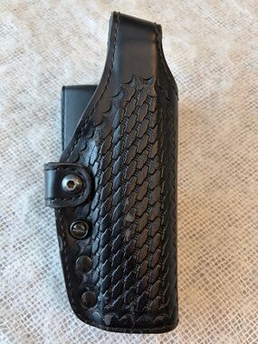 Gould & Goodrich Leather  3801 vintage?  Duty Holster-black , K339. D45W